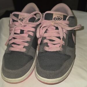 Nike Dunk Low - Gray Suede And Pink Sz 5 Y